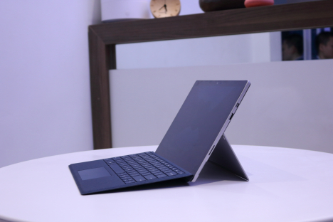 Surface Pro 2017 ( i7/8GB/256GB ) + Type Cover 5